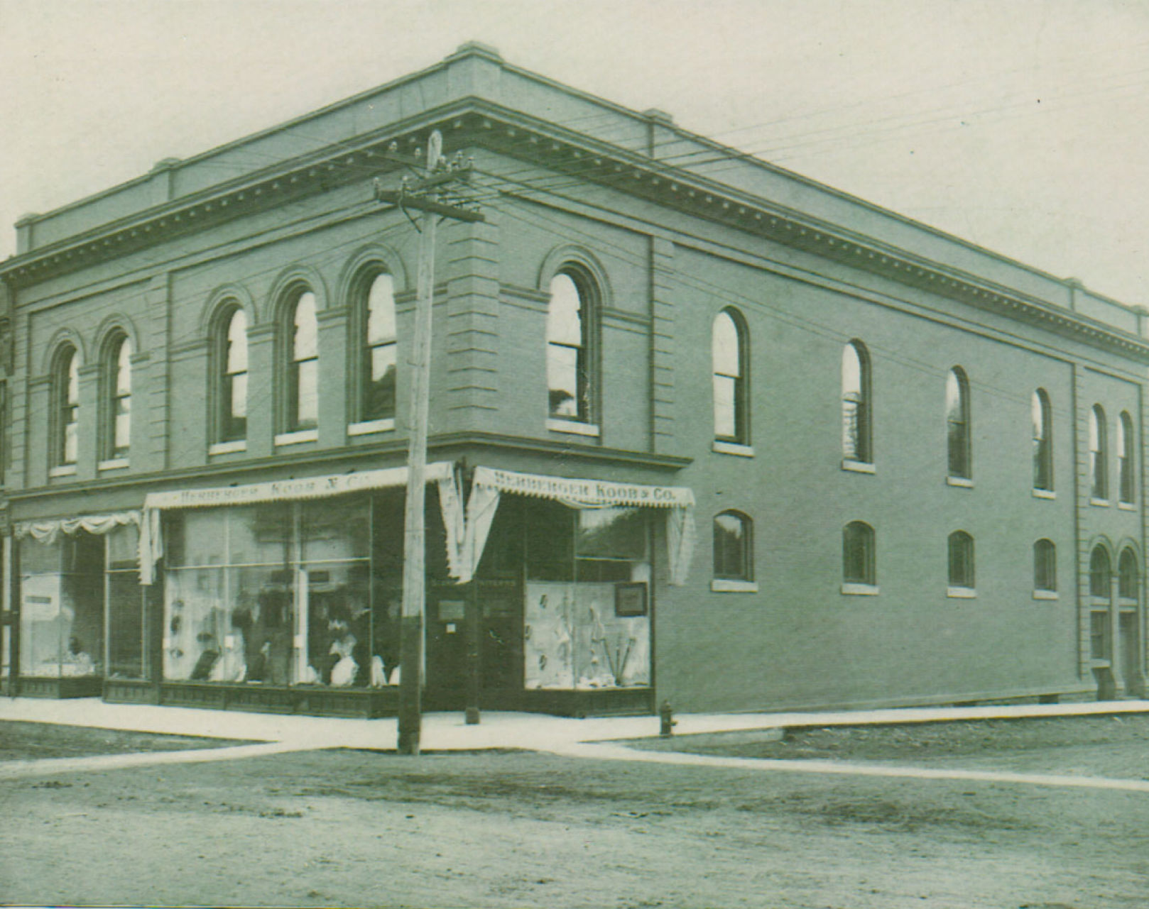 200 State St. N. 1900
